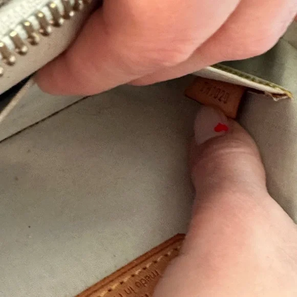 Authentic LV small crossbody! TH1020 - Picture 6 of 10